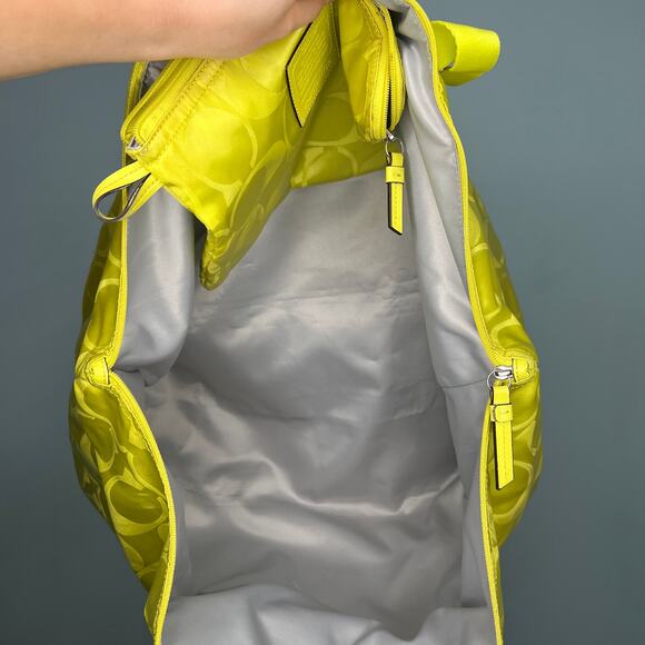 Coach Green Nylon Getaway Overnight Bag Tote & Pouch - Picture 5 of 6